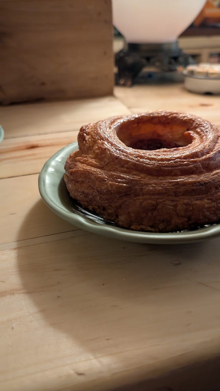 Guava pastry at our visit to Panaderia Rosetta. Fruit vendor Keizers, CC BY-SA 3.0 via Wikimedia Commons