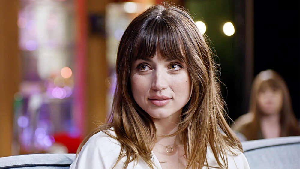 Ana de Armas in a cut scene of Yesterday Ana de Armas in a cut scene of Yesterday