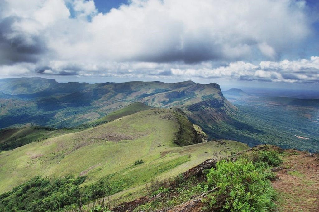 Baba Budangiri- One of the best places to trek in Chikkamagaluru - Gudlu  Blog