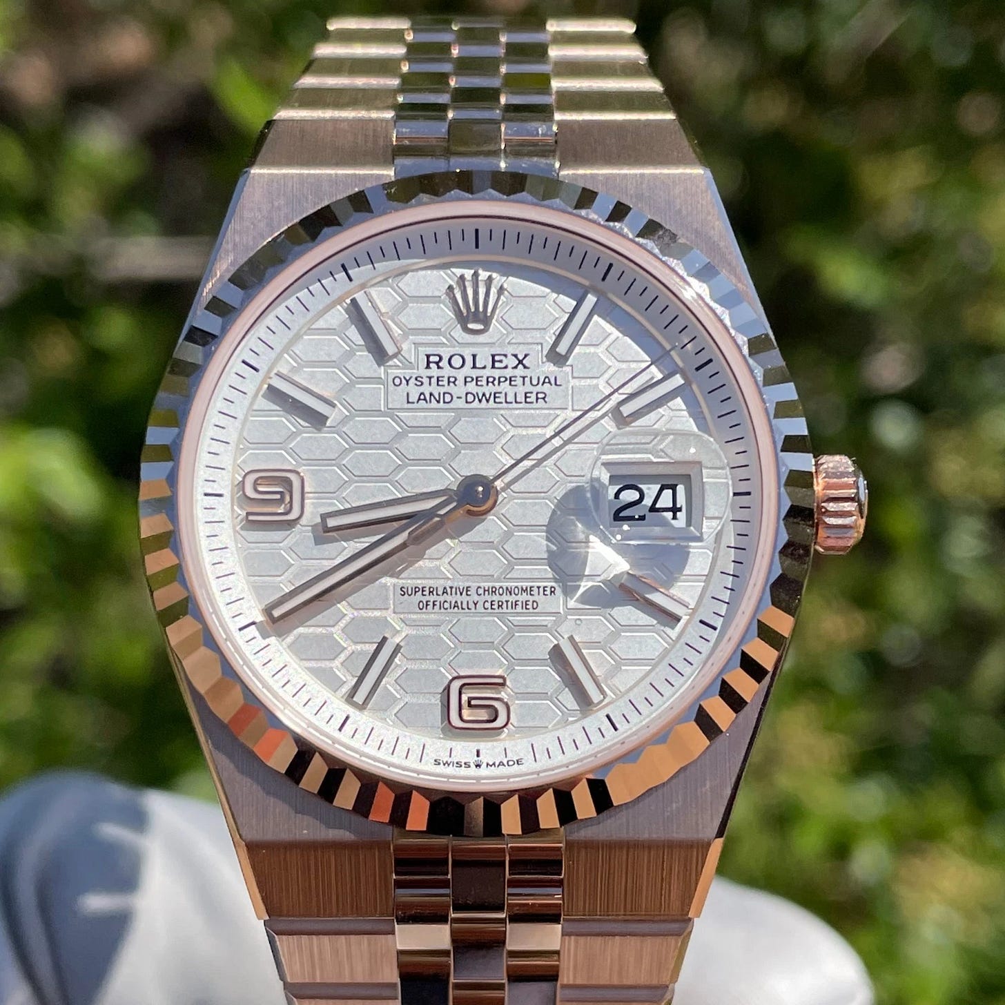 2025 Rolex Land-Dweller 36 Everose Gold / Fluted / White Honeycomb Motif / Arabic / Flat Jubilee 127235-0001 Listing Image 1