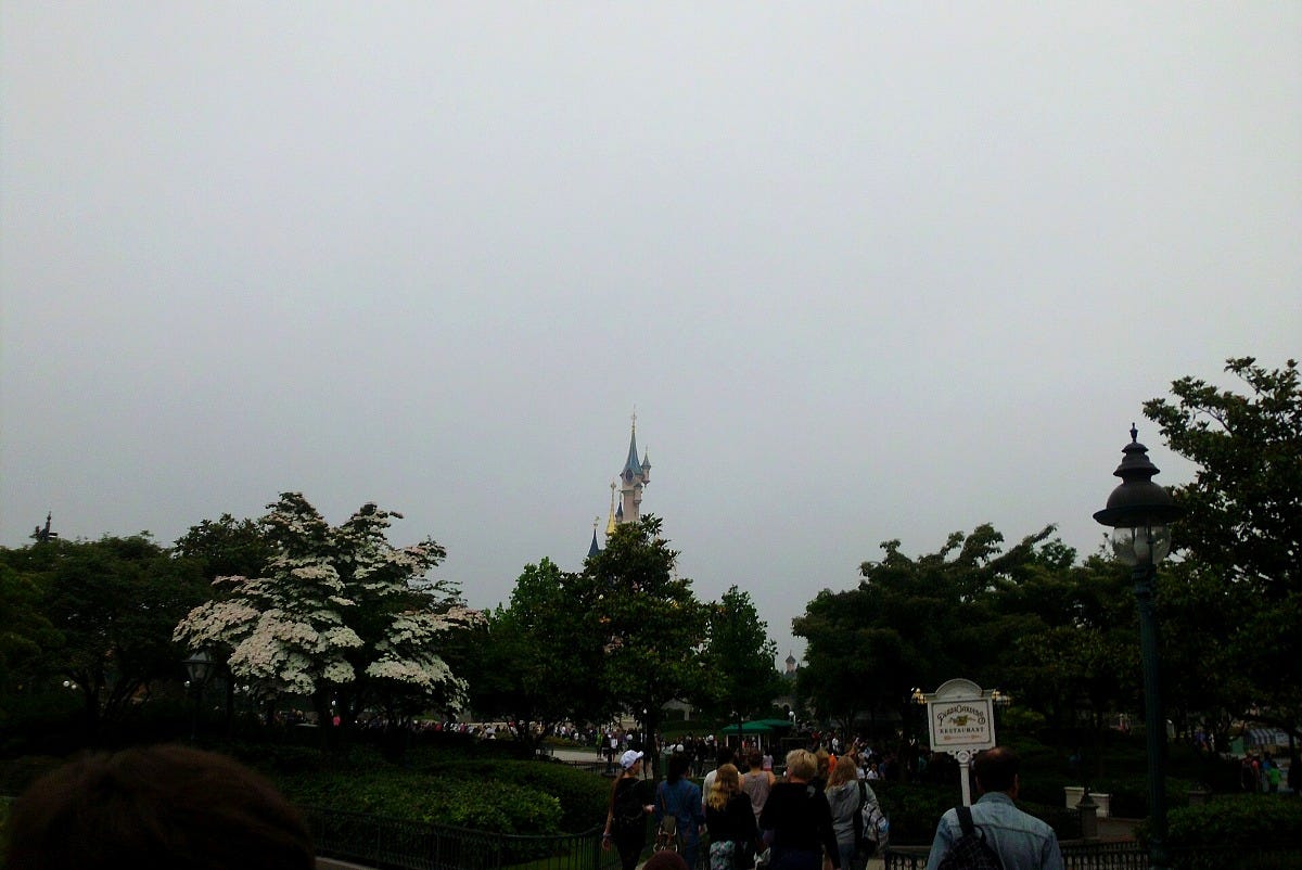Disneyland Paris on a cloudy day, with the castle in the distance. Image: Kapsuglan via Wikimedia Commons