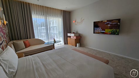 Standard King at Standard Pattaya: Entry hallway, bed zone and balcony