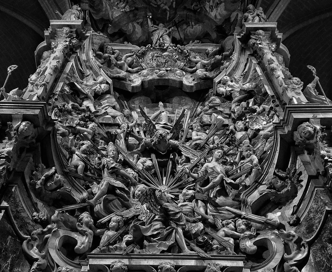 gray concrete statue of man