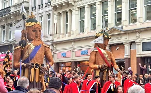 People walking in a parade

AI-generated content may be incorrect.