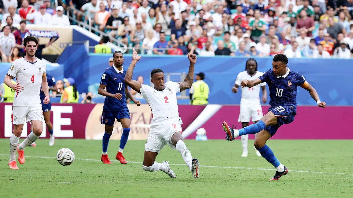 Kylian Mbappe a inscrit deux buts dans la défaite des Français face aux Anglais en finale consolation du mondial. Kylian Mbappe a inscrit deux buts dans la défaite des Français face aux Anglais en finale consolation du mondial.