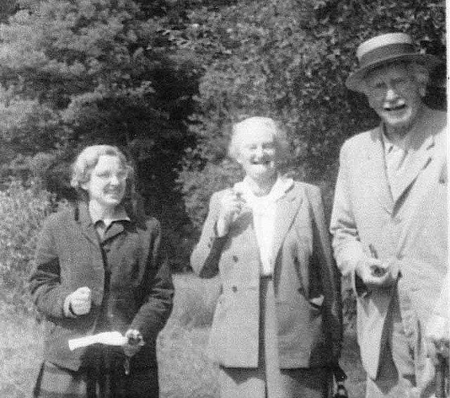 Marie Louise von Franz, Barbara Hannah and Carl Gustav Jung | Carl jung, Psychology, Relationship Marie Louise von Franz, Barbara Hannah and Carl Gustav Jung | Carl jung, Psychology, Relationship
