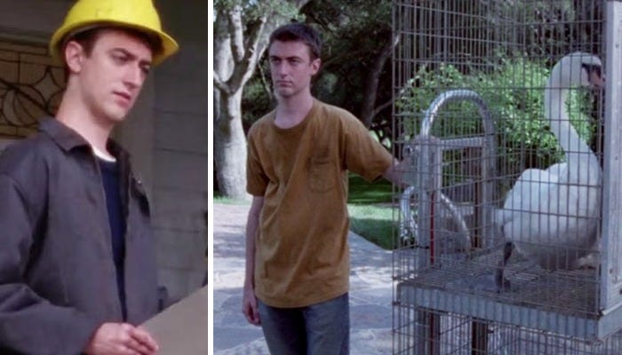 Sean Gunn as swan delivery guy, Mick the DHL installer on Gilmore Girls  | rmrk*st | Remarkist Magazine