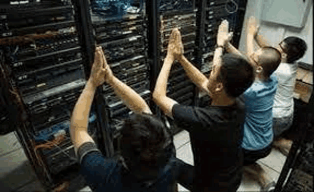 Prayer Server Meme - Prayer Server Fixing - Discover & Share GIFs