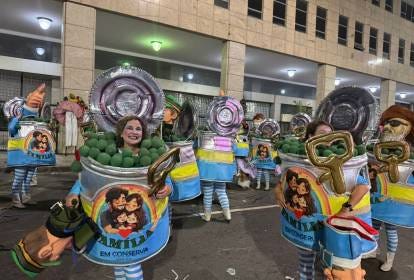 Acadêmicos de Niterói critica a família tradicional brasileira | VEJA