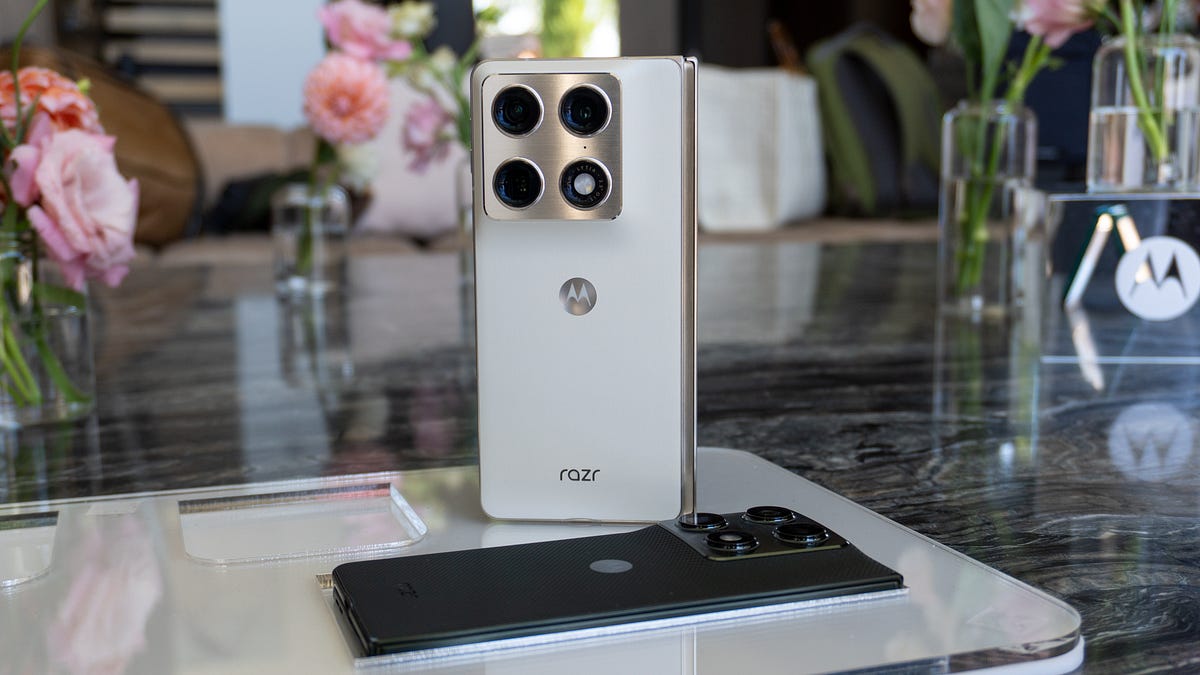 Motorola Razr Fold officially launches May 21 for $1,900