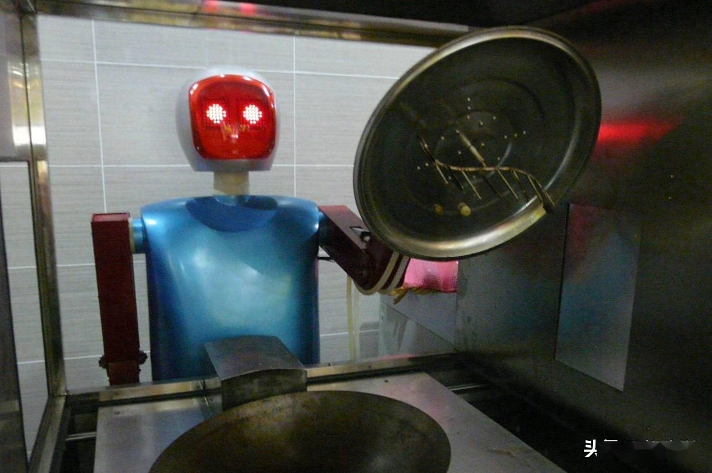 中国家电市场的黑马：炒菜机器人走红，年轻人甘愿缴的“智商税”_手机搜狐网