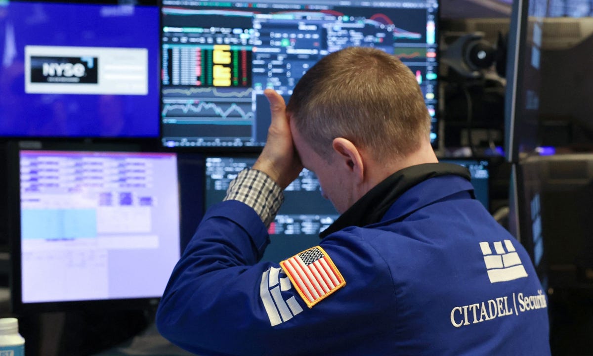 A trader works on the floor of the New York Stock Exchange in New York City on April 7, 2025. Wall Street stocks opened sharply lower Monday, joining a global selloff on worries that a trade war induced by US President Donald Trump's tariffs will spark a global economic slowdown. Photo: VCG A trader works on the floor of the New York Stock Exchange in New York City on April 7, 2025. Wall Street stocks opened sharply lower Monday, joining a global selloff on worries that a trade war induced by US President Donald Trump's tariffs will spark a global economic slowdown. Photo: VCG