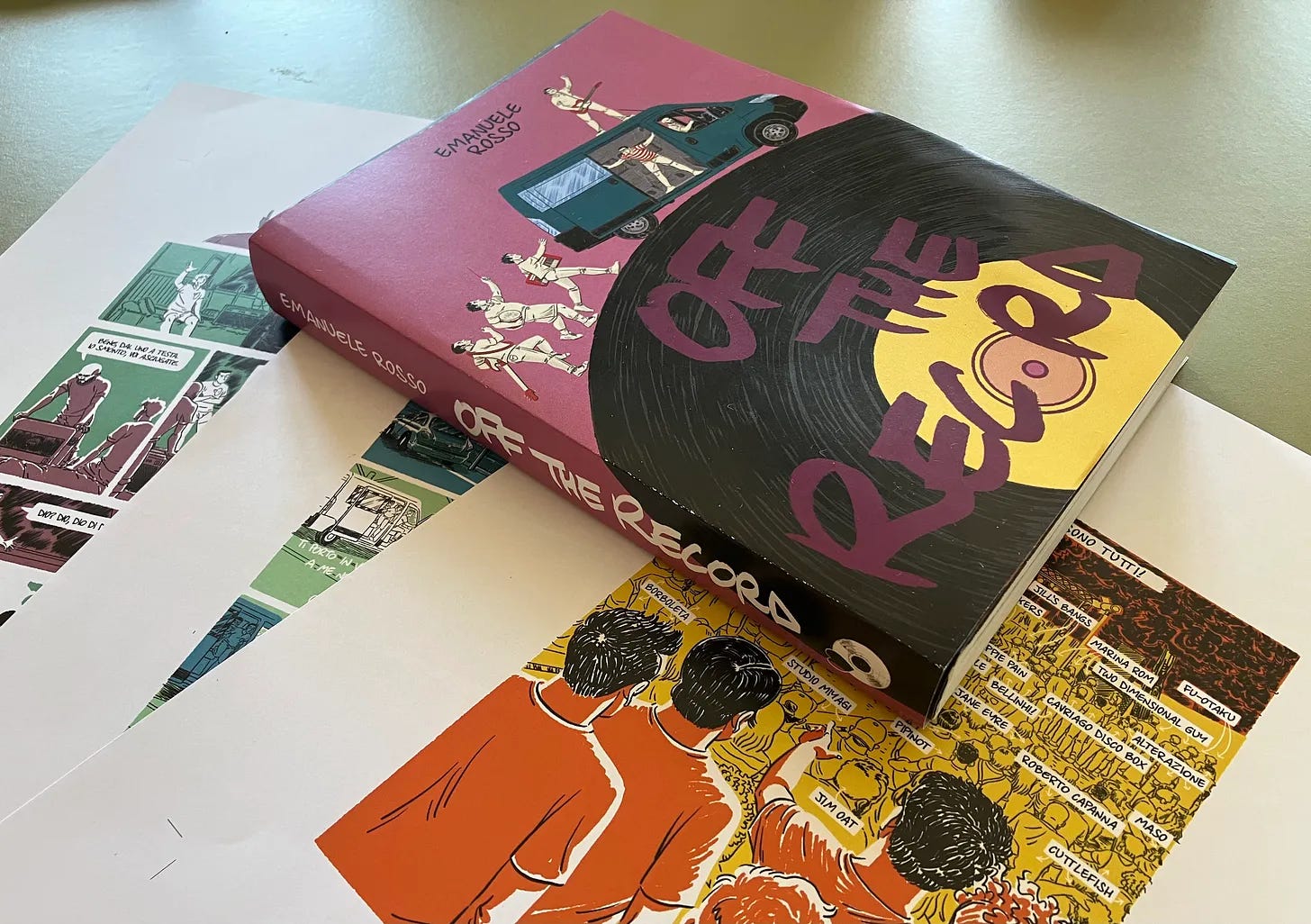 la copertina e alcune tavole interne di Off The Records di Emanuele Rosso