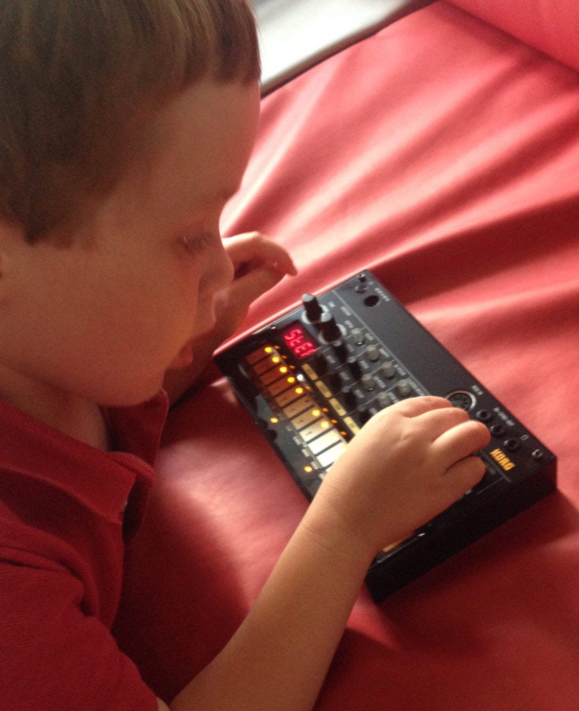 Milo tries Volca Beats Milo tries Volca Beats