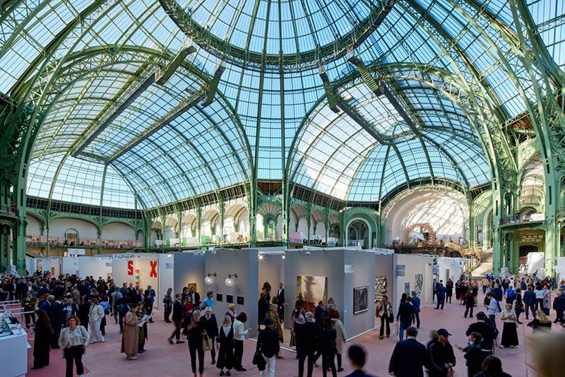 Le soleil illumine le retour d'Art Basel au Grand Palais