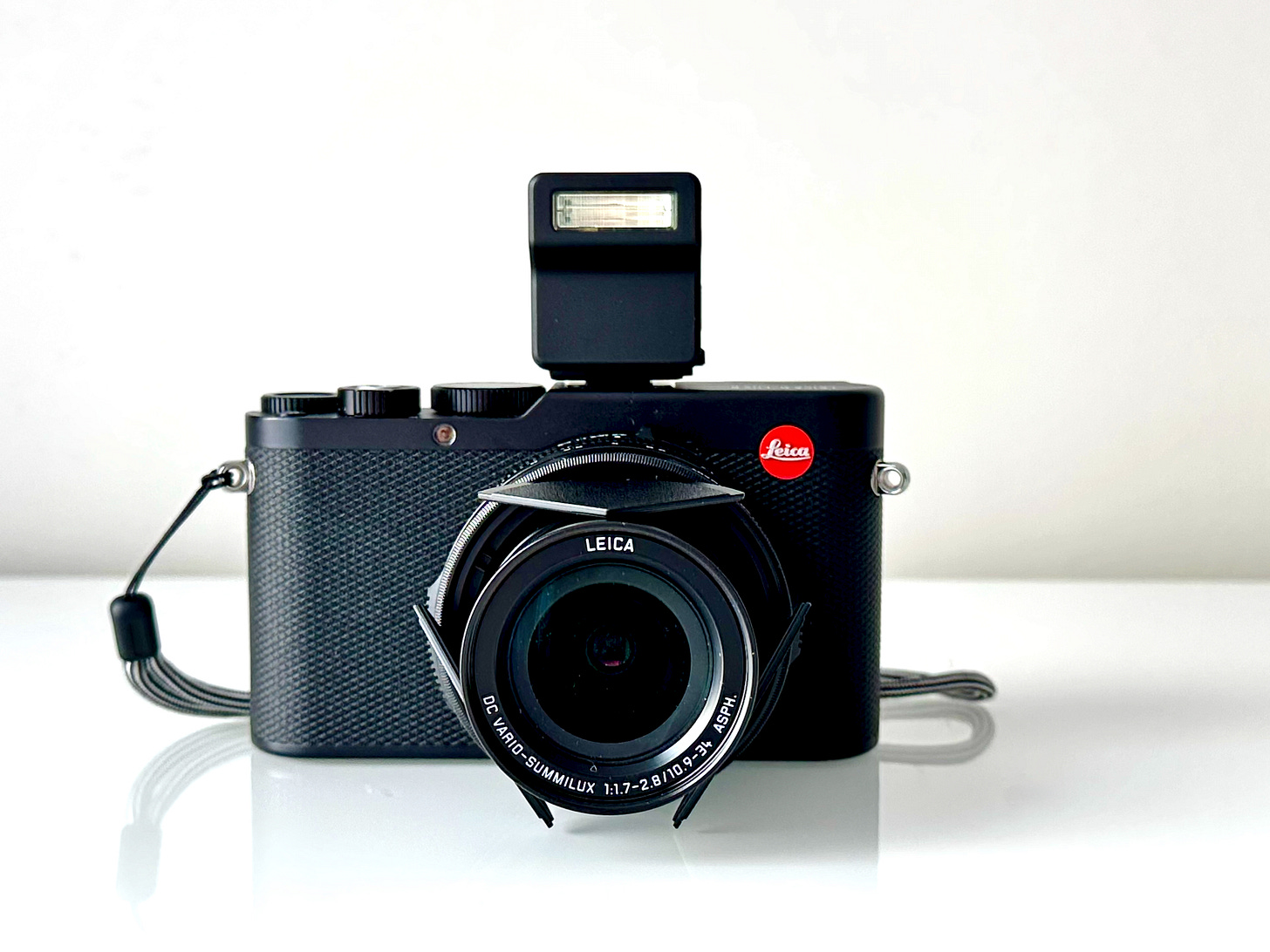 Leica D-Lux 8