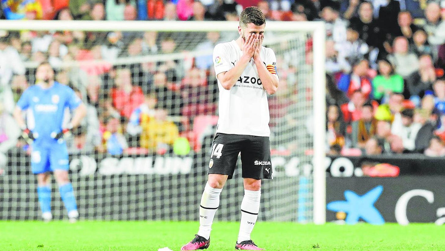 Valencia - Sevilla | Debacle con aroma a descenso | Las Provincias