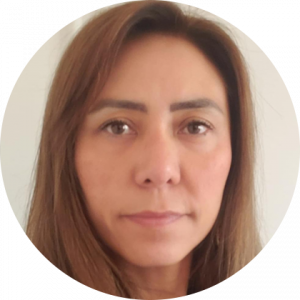 Foto de rosto de mulher de cabelo liso castanho claro e olhos amendoados Foto de rosto de mulher de cabelo liso castanho claro e olhos amendoados
