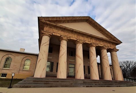 Collage of photos from the historic Arlington House, including photos of the massive columns with gravestones in the foreground, interior photos of the dining room and parlor, and a tomb marking the site of more than 2,000 unknown soldiers.