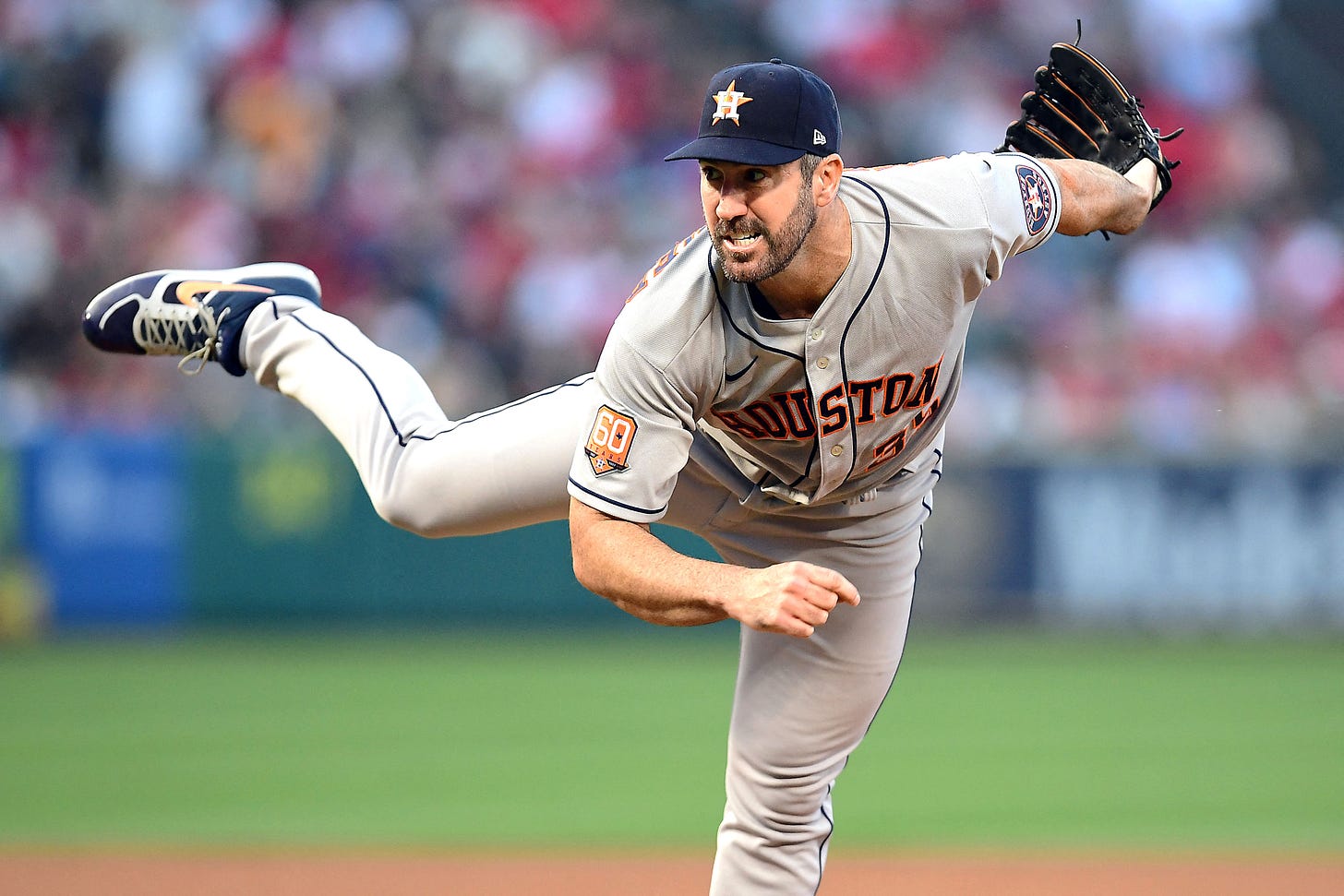 Noah Syndergaard outduels Justin Verlander in first start of season