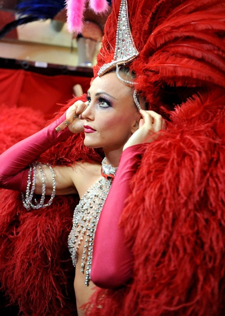 Headdress + backpack = strong core! Moulin Rouge, Paris. (Sandie Bertrand)