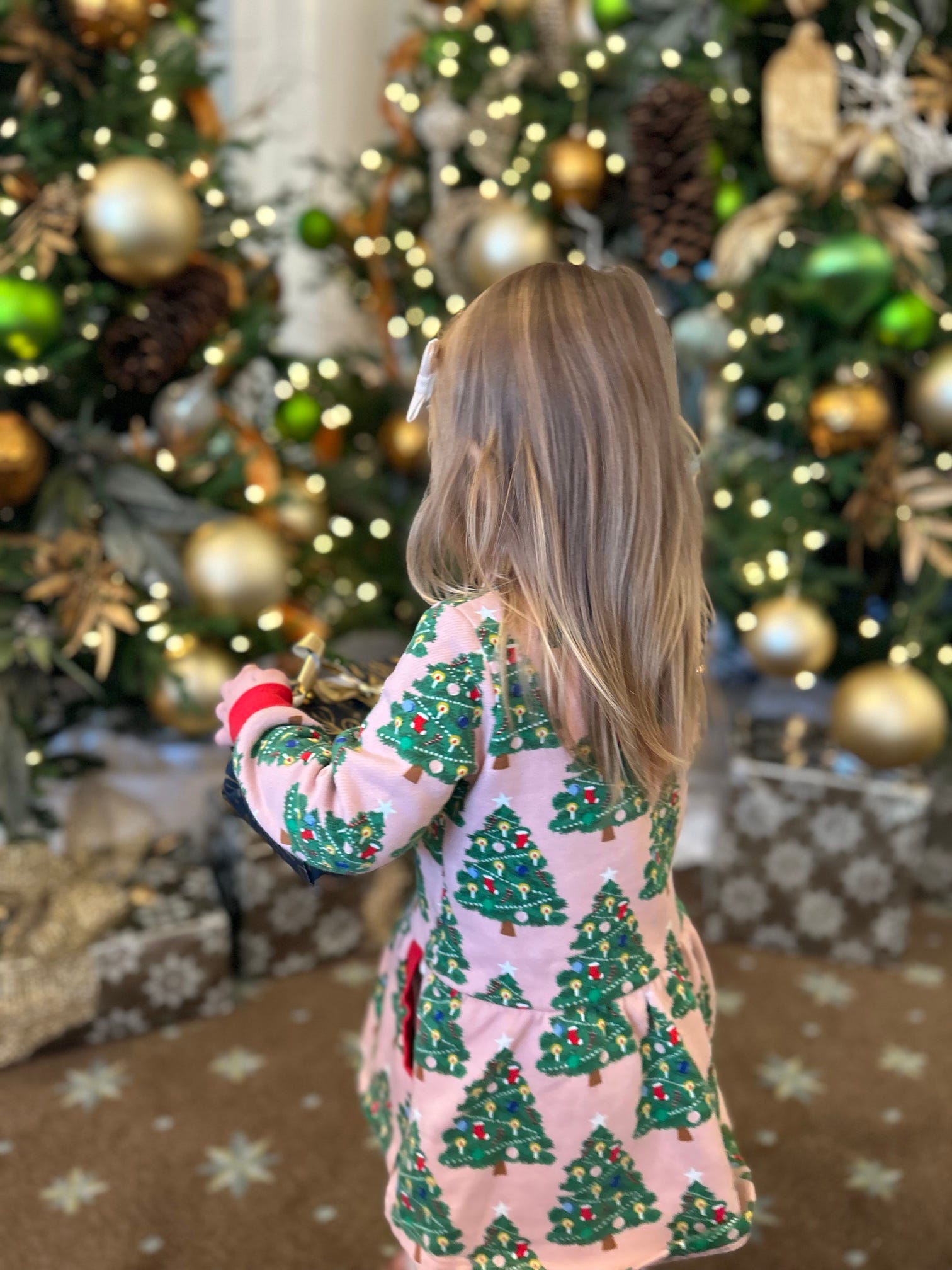 Someone Has to Make the Holiday Magic - mamathentic