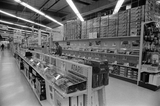 Toys R Us machine aisle