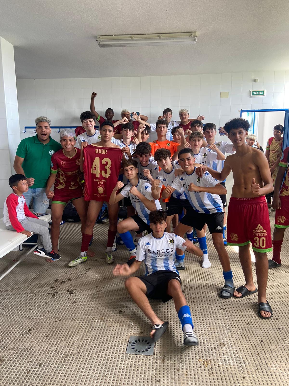 Jugadores de The Warriors Burnham y Hércules en el vestuario Jugadores de The Warriors Burnham y Hércules en el vestuario