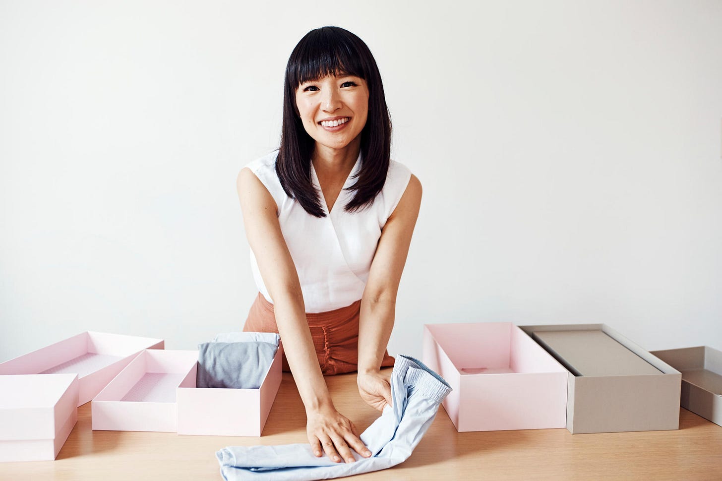A rainha da arrumação está de volta: Marie Kondo vai ter uma nova série na  Netflix – NiT