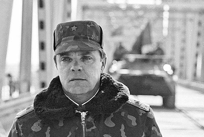 John Paul Newman on Twitter: &quot;General Boris Gromov crossing the &#39;Friendship  Bridge&#39; into Uzbekistan, 15 February, 1989 - the last Soviet soldier to leave  Afghanistan.… https://t.co/lJyijXIUmQ&quot;