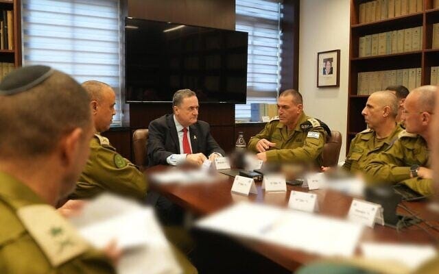 Defense Minister Israel Katz (center) meets with  IDF Chief of Staff Lt. Gen. Eyal Zamir (right) and other generals, October 9, 2025. (Elad Malka/ Defense Ministry)