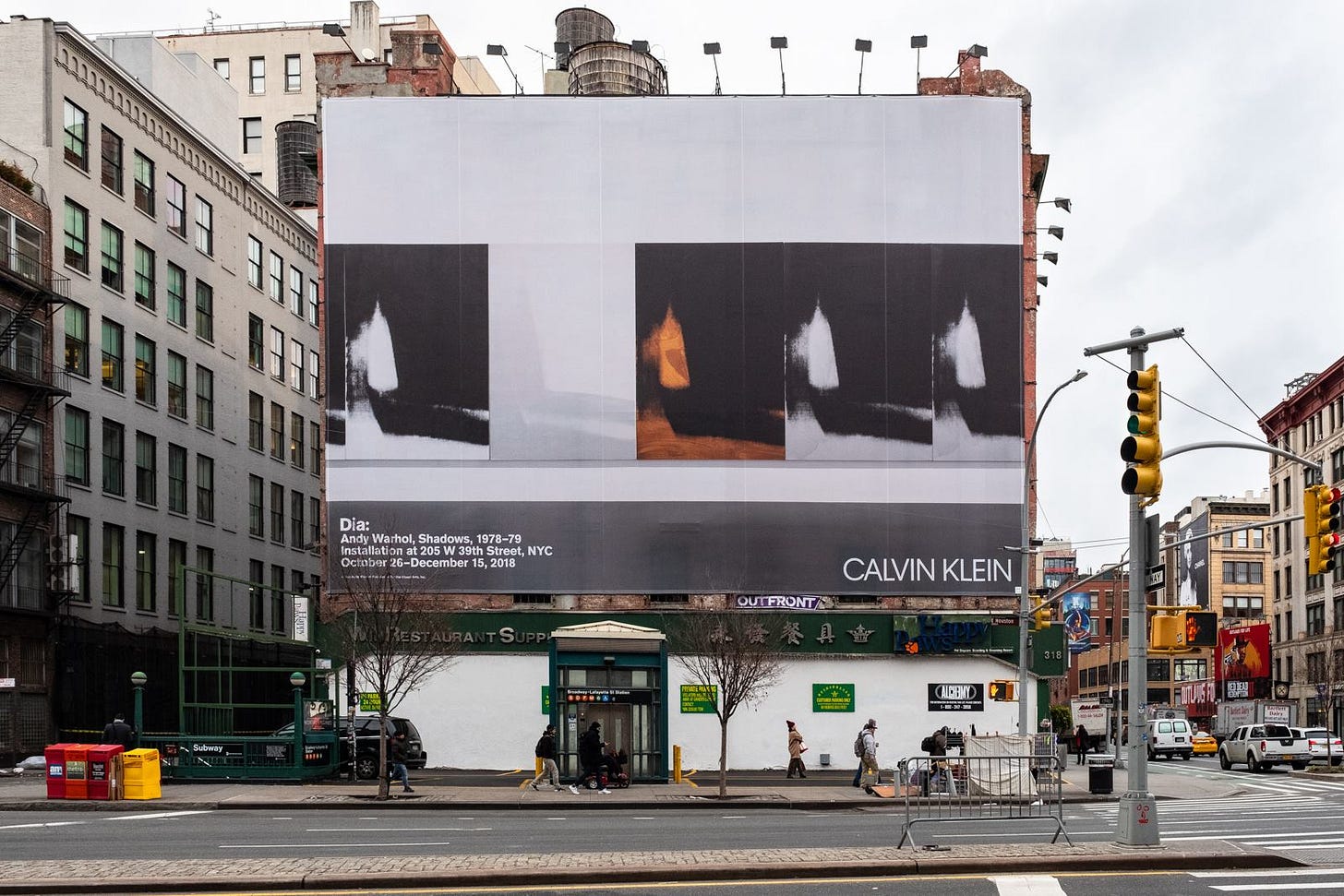 没有照片描述。