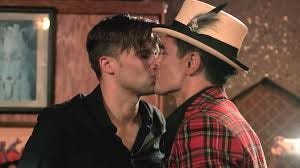 Watch The Toms Share a Long Kiss | Vanderpump Rules Season 5 - Episode 17  Video