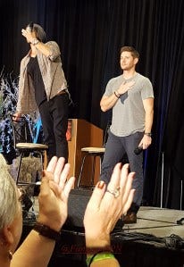 Jensen and Jared thank the fans