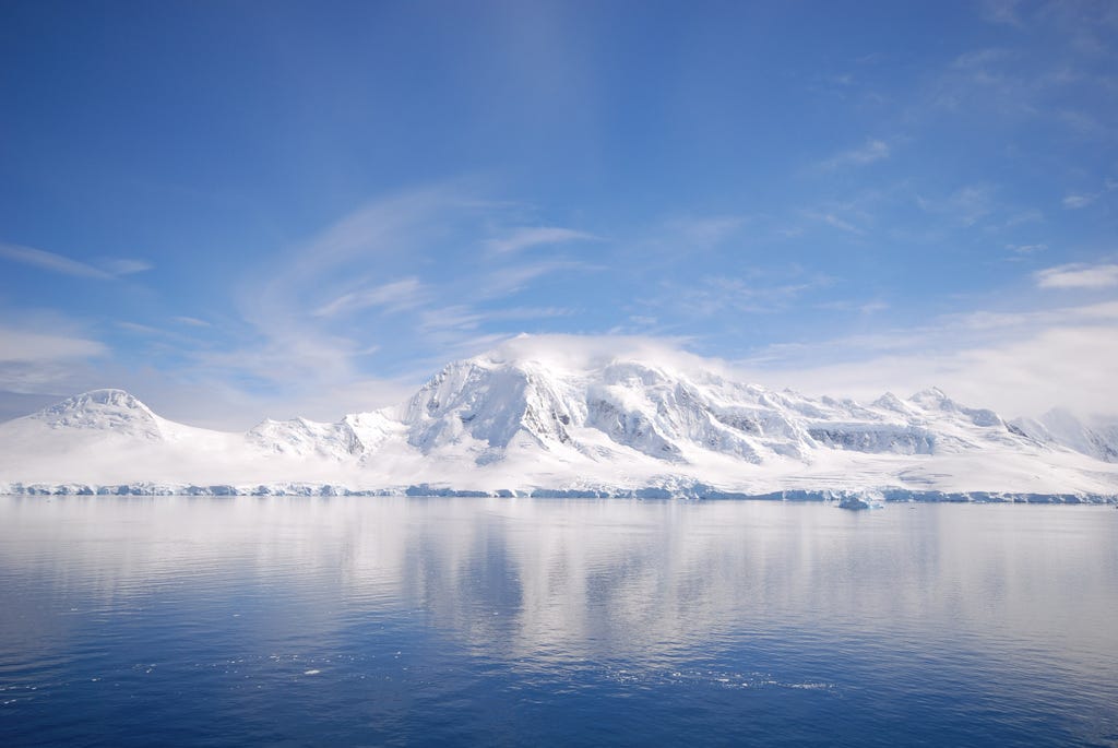 File:Antarctica blue white blue.jpg - Wikimedia Commons