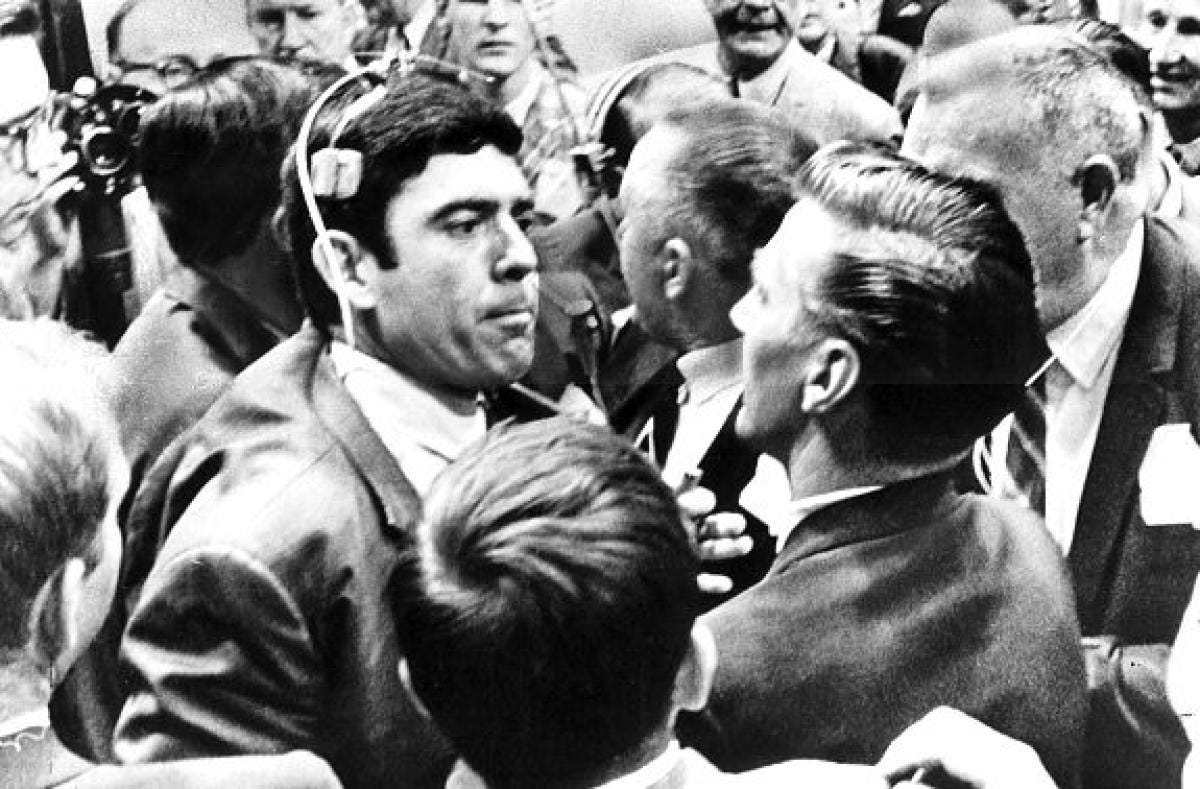 Dan Rather Gets PUNCHED In the Stomach, at 1968 DNC!!” | 1960s: Days of Rage Dan Rather Gets PUNCHED In the Stomach, at 1968 DNC!!” | 1960s: Days of Rage