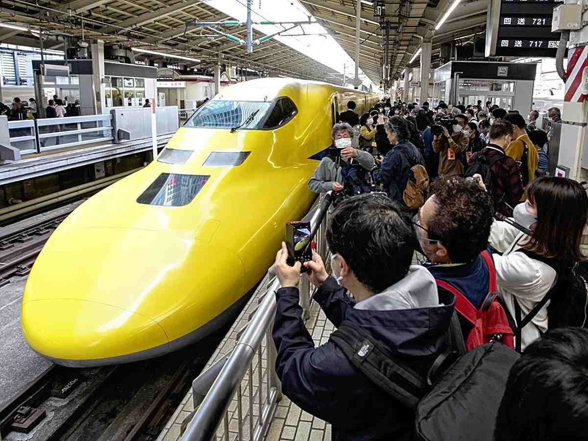 Track Record: 'Doctor Yellow' train opens doors to public for 1st time - The Japan News Track Record: 'Doctor Yellow' train opens doors to public for 1st time - The Japan News