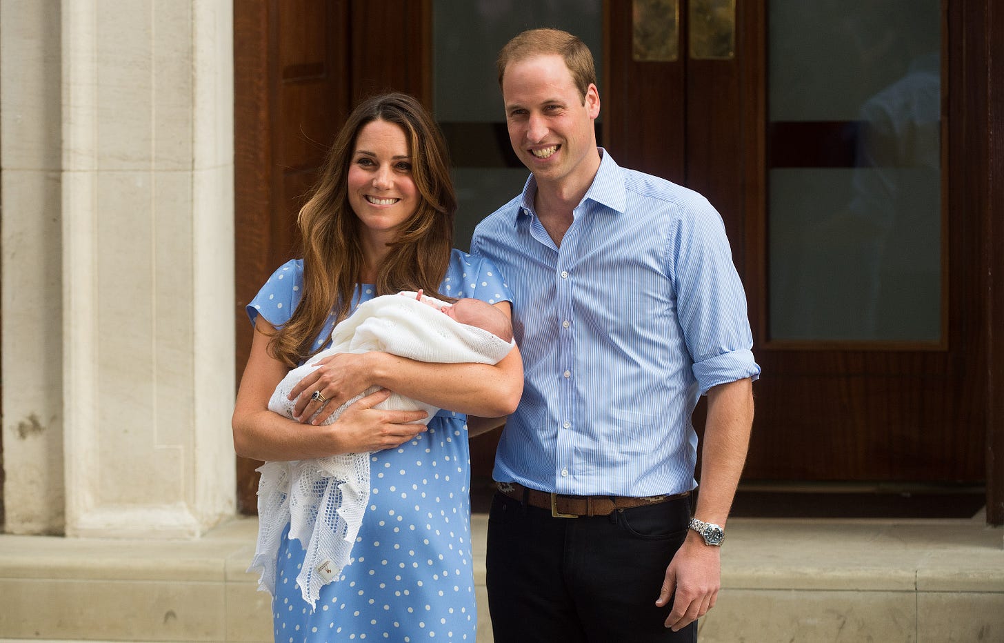 Princess Kate and Prince William holding newborn Prince George Princess Kate and Prince William holding newborn Prince George