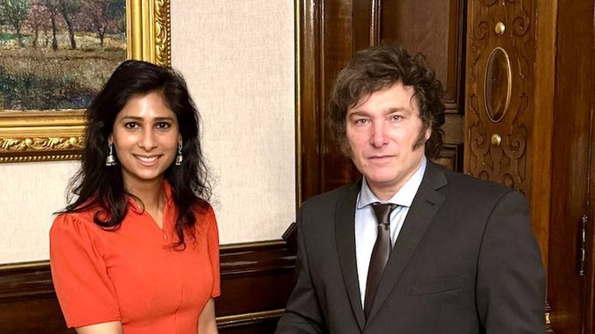 Gita Gopinath, número 2 del Fondo, durante su reunión con el presidente Javier Milei (Foto: Presidencia).