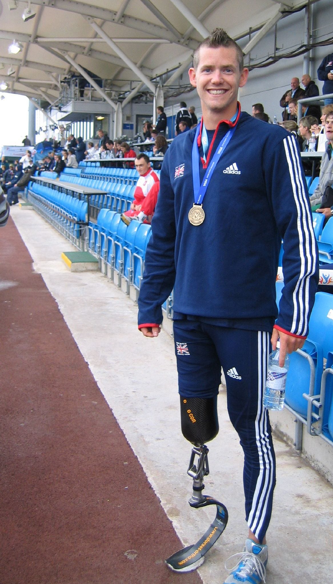 https://upload.wikimedia.org/wikipedia/commons/7/74/JohnMcFall-Manchester-20070513-cropped.jpg
