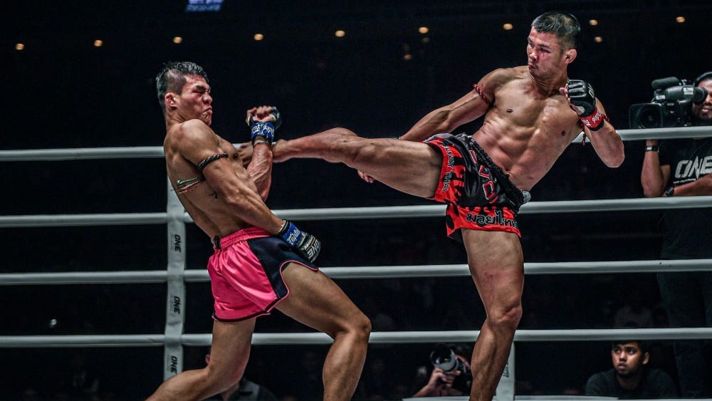 4 Tips For A Powerful Muay Thai Roundhouse Kick - Evolve University Blog