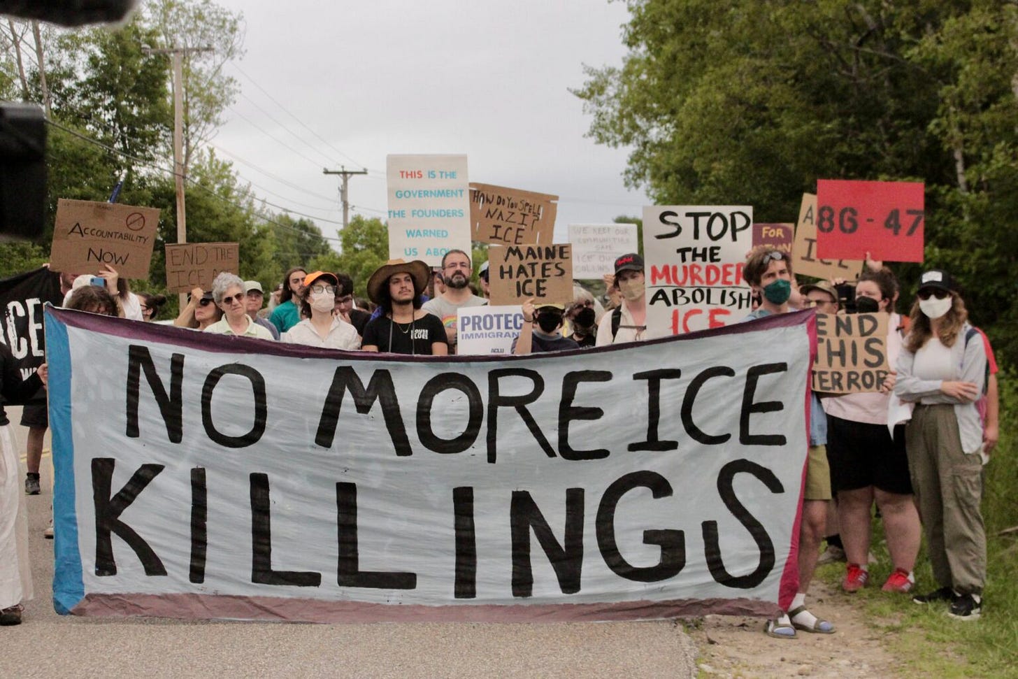 Hundreds protest outside Scarborough ICE facility after fatal Biddeford shooting • Maine Morning Star Hundreds protest outside Scarborough ICE facility after fatal Biddeford shooting • Maine Morning Star