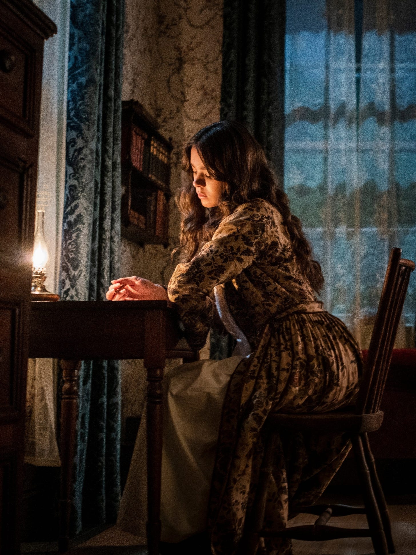 Emily Dickinson ganha retrato LGBTQIA+ e feminista em série da Apple