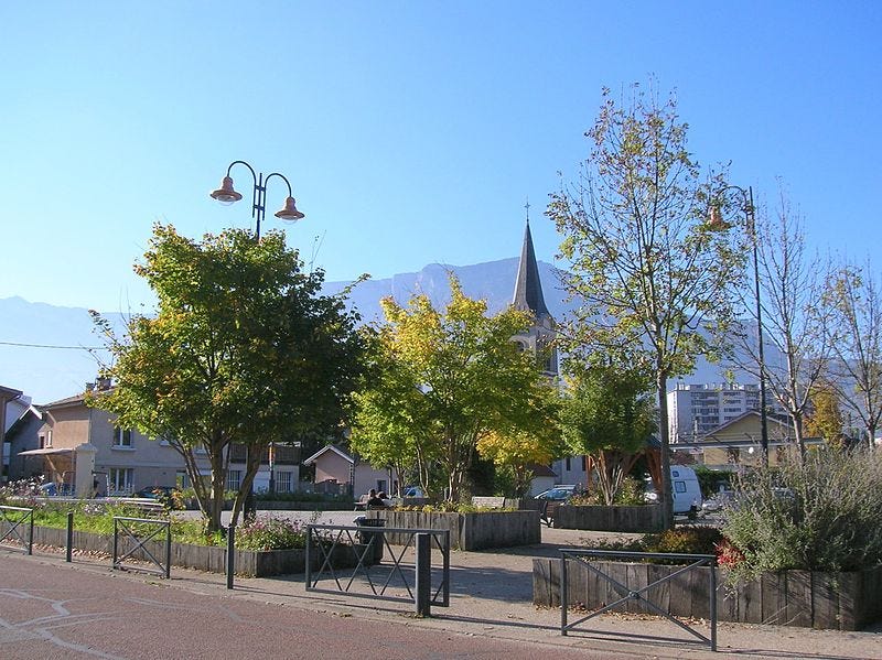 File:Village, Échirolles 01.JPG