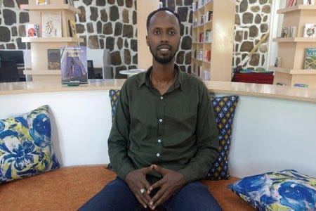 L'écrivain rwandais Manzi Rugirangoga L'écrivain rwandais Manzi Rugirangoga