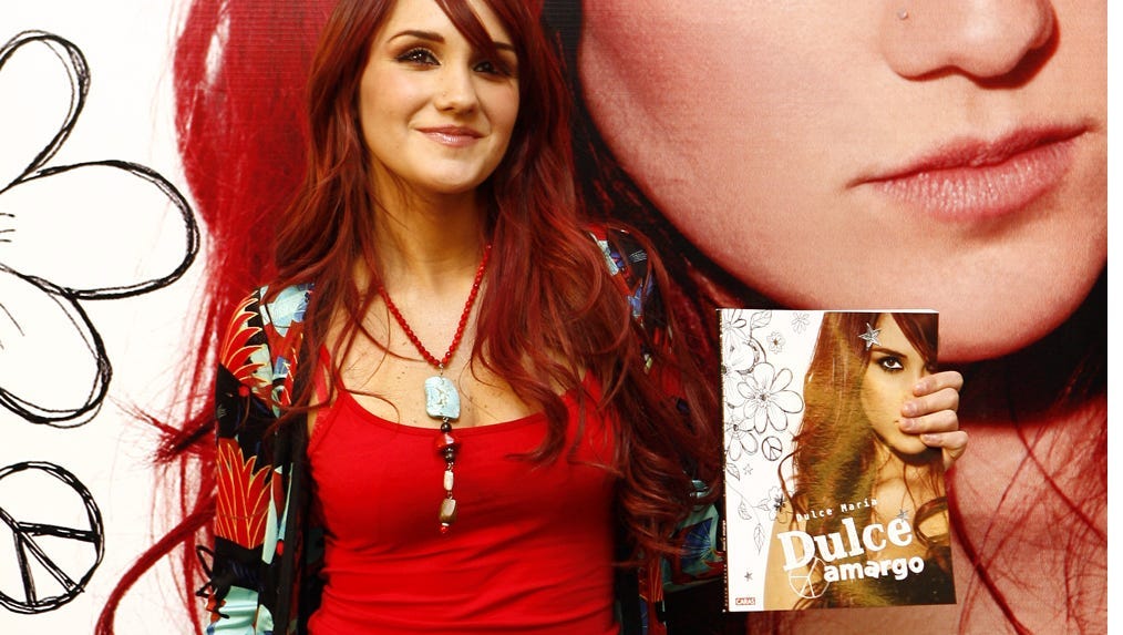 Reestrena Dulce María libro para jóvenes Reestrena Dulce María libro para jóvenes