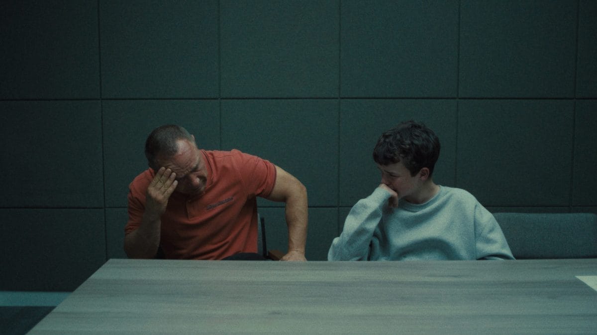 Abbiamo visto la serie tv "Adolescence" con un'esperta di social media e  adolescenza, ecco cosa è emerso