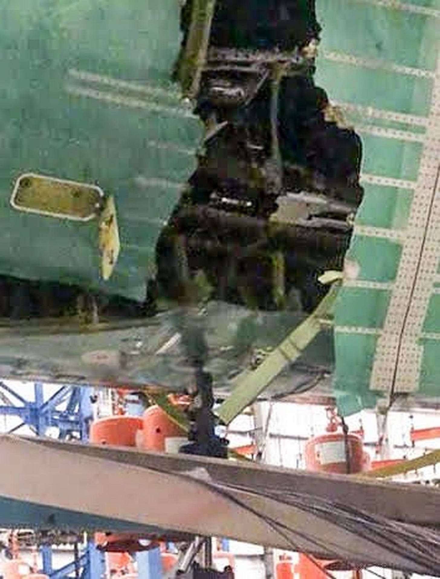 Boeing 777X's fuselage split dramatically during September stress test |  The Seattle Times