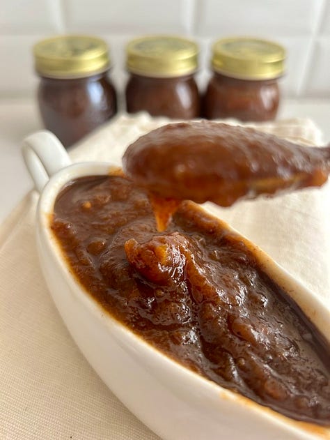 Negozi bolognesi. Al centro, la mostarda che preparo ogni anno in autunno
