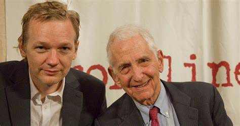 Daniel Ellsberg Tells UK Court That US Seeks Both 'Revenge' Against ...
